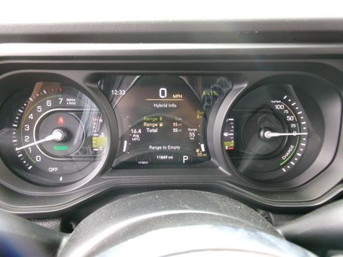 Used 2025 Jeep Wrangler Unlimited Sahara w/ Safety Group AWD/4WD image 16