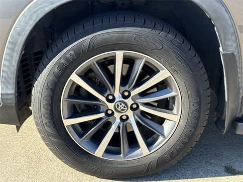 Used 2019 Toyota Highlander XLE image 7