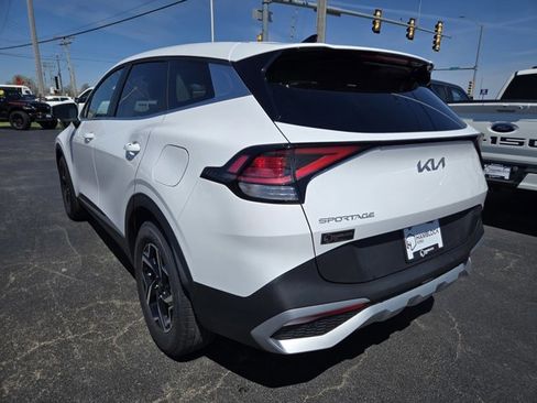 Used 2025 Kia Sportage LX FWD image 6