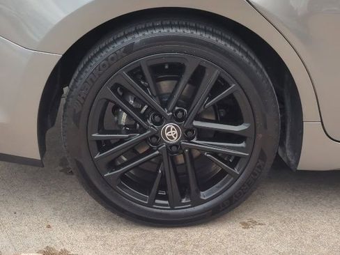 Used 2025 Toyota Camry SE image 3