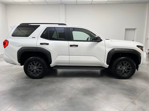 Used 2025 Toyota 4Runner SR5 AWD/4WD image 10