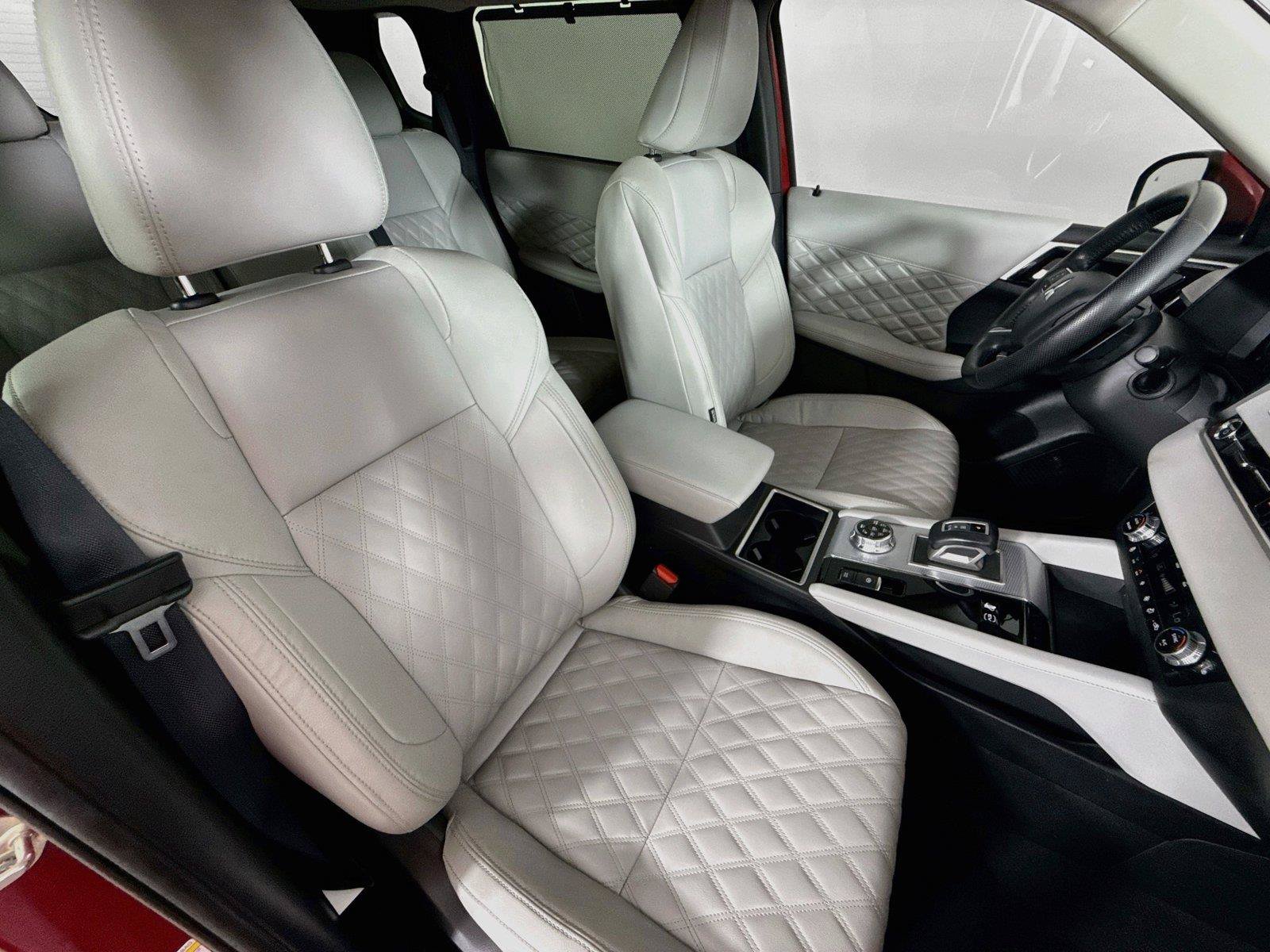 Used 2024 Mitsubishi Outlander 4WD Plug-In Hybrid image 33