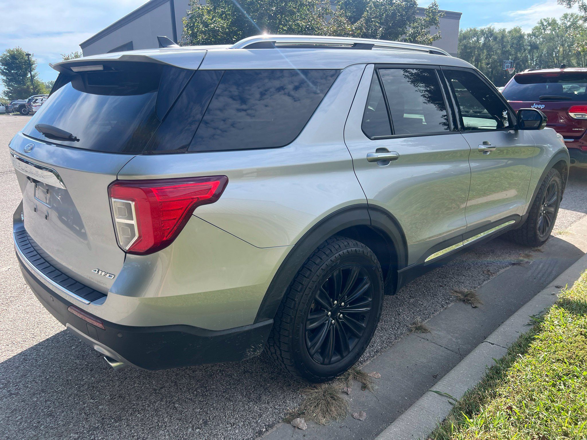 Used 2021 Ford Explorer Limited w/ Equipment Group 301A AWD/4WD image 5