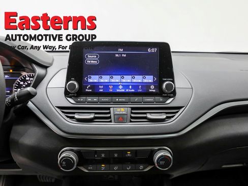 Used 2022 Nissan Altima 2.5 SV image 12