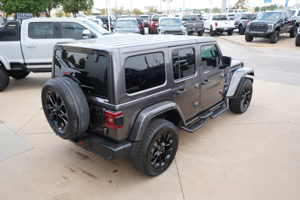 Used 2022 Jeep Wrangler Unlimited Sahara AWD/4WD image 16