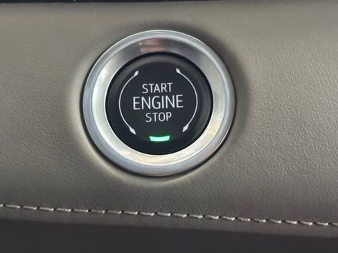 Used 2024 Cadillac Escalade Premium Luxury Platinum AWD/4WD image 36