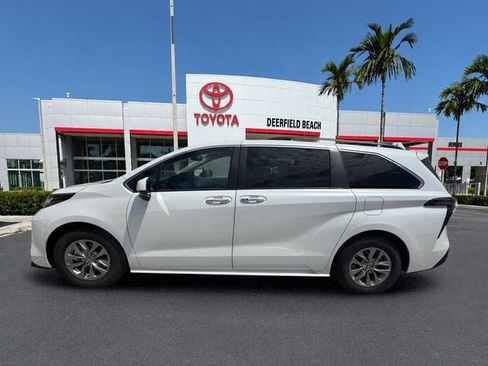 Used 2026 Toyota Sienna XLE FWD image 6