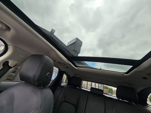 Used 2017 Jaguar F-PACE Premium AWD/4WD image 40