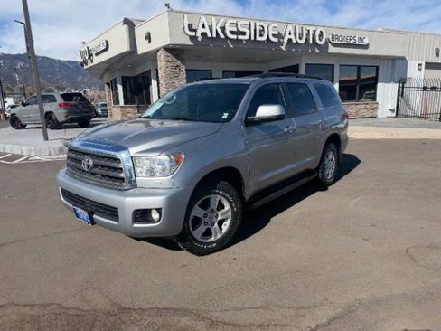Used 2017 Toyota Sequoia SR5 w/ Premium Package AWD/4WD image 2