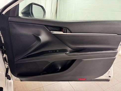 Used 2020 Toyota Camry SE FWD image 17