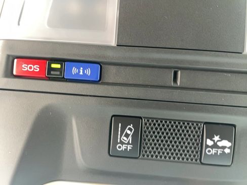 Used 2023 Subaru Impreza 2.0i Limited image 8