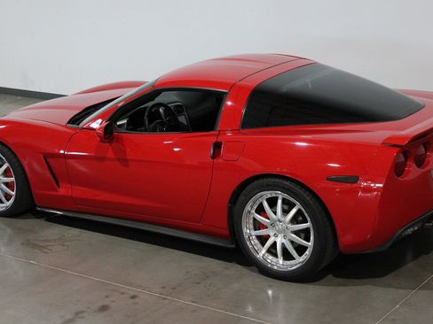 Used 2005 Chevrolet Corvette Coupe w/ Preferred Equipment Group RWD image 21
