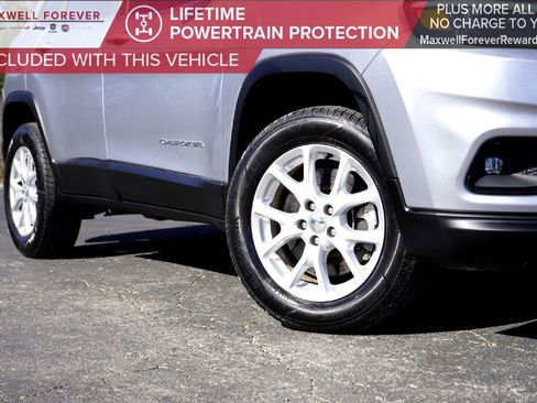 Used 2019 Jeep Cherokee Limited image 3