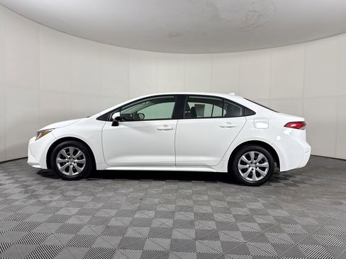 Used 2023 Toyota Corolla LE image 2