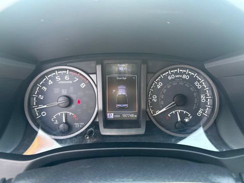 Used 2016 Toyota Tacoma TRD Sport w/ Towing Package RWD image 25