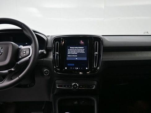 Used 2025 Volvo XC40 B5 Plus image 12
