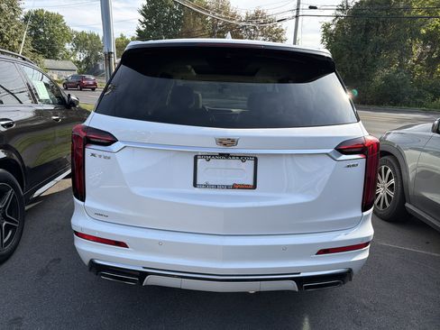 Used 2023 Cadillac XT6 Premium Luxury w/ LPO, Floor Liner Package AWD/4WD image 6