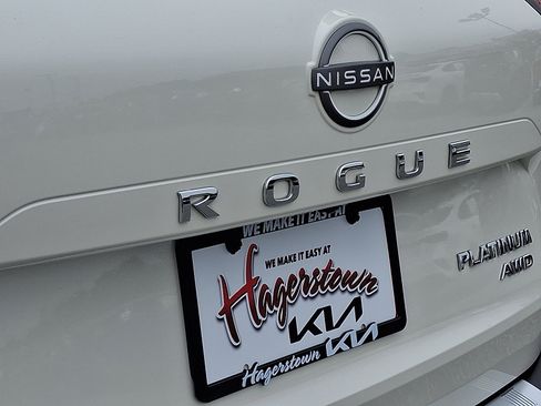 Used 2022 Nissan Rogue Platinum w/ Head-Up Display Package image 35