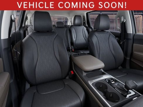 New 2026 Kia Carnival EX FWD image 15