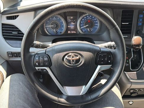Used 2017 Toyota Sienna XLE w/ XLE Navigation Package FWD image 10