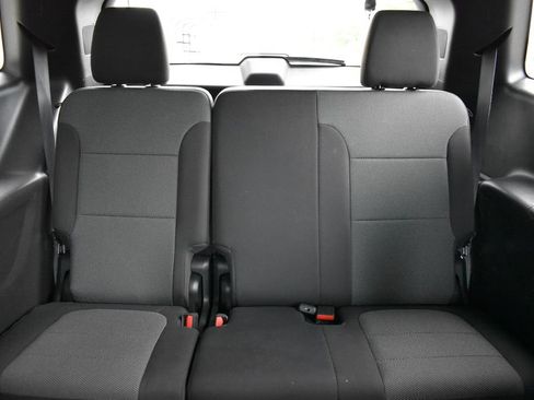 Used 2023 Chevrolet Traverse LT FWD image 15