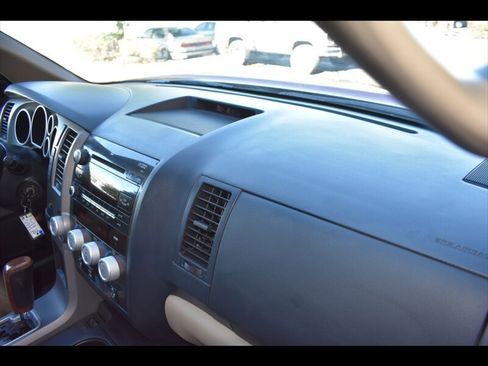 Used 2013 Toyota Tundra Limited image 33