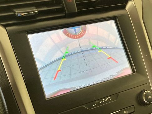 Used 2020 Ford Fusion SE FWD image 5