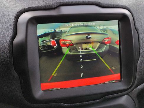 Used 2018 Jeep Renegade Latitude w/ UConnect 8.4 Nav Group image 31