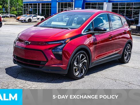 Used 2022 Chevrolet Bolt LT w/ Infotainment Package FWD image 5