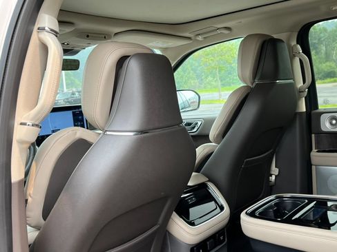 Used 2024 Lincoln Navigator L Reserve AWD/4WD image 36
