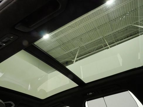 Used 2014 Porsche Cayenne Turbo image 4