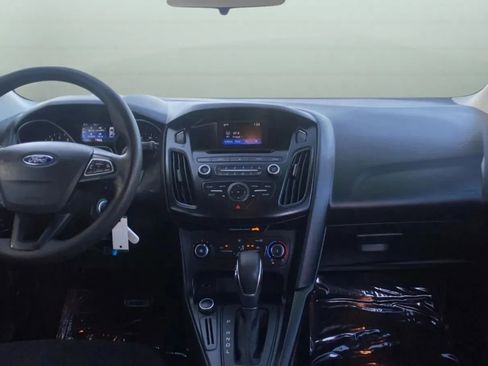 Used 2017 Ford Focus SE FWD image 23