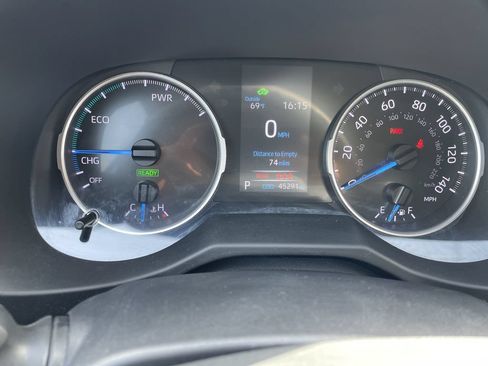 Used 2022 Toyota RAV4 LE AWD/4WD image 17