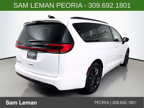 New 2026 Chrysler Pacifica Select w/ S Appearance Package FWD image 7