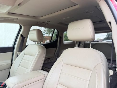 Used 2019 GMC Acadia Denali w/ Technology Package AWD/4WD image 3