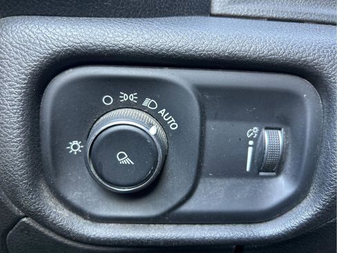 Used 2021 RAM 1500 HFE RWD image 25