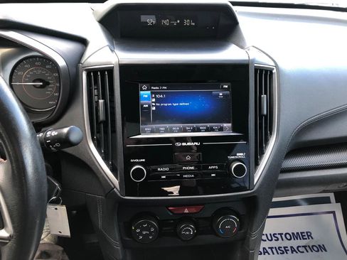 Used 2018 Subaru Crosstrek 2.0i Premium w/ Eyesight System image 18