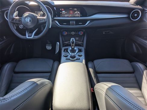 Used 2023 Alfa Romeo Stelvio Veloce image 17