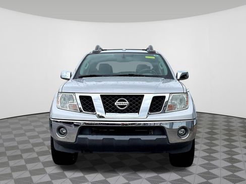 Used 2012 Nissan Frontier SL AWD/4WD image 2