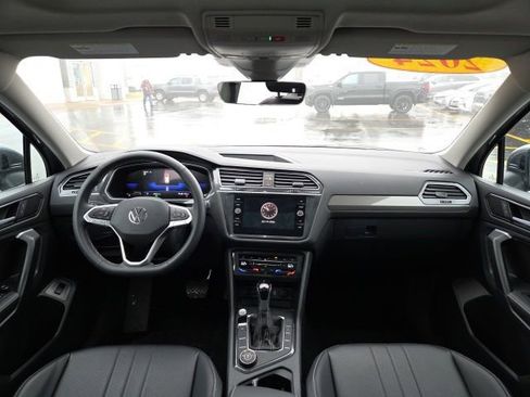 Certified 2024 Volkswagen Tiguan SE image 21