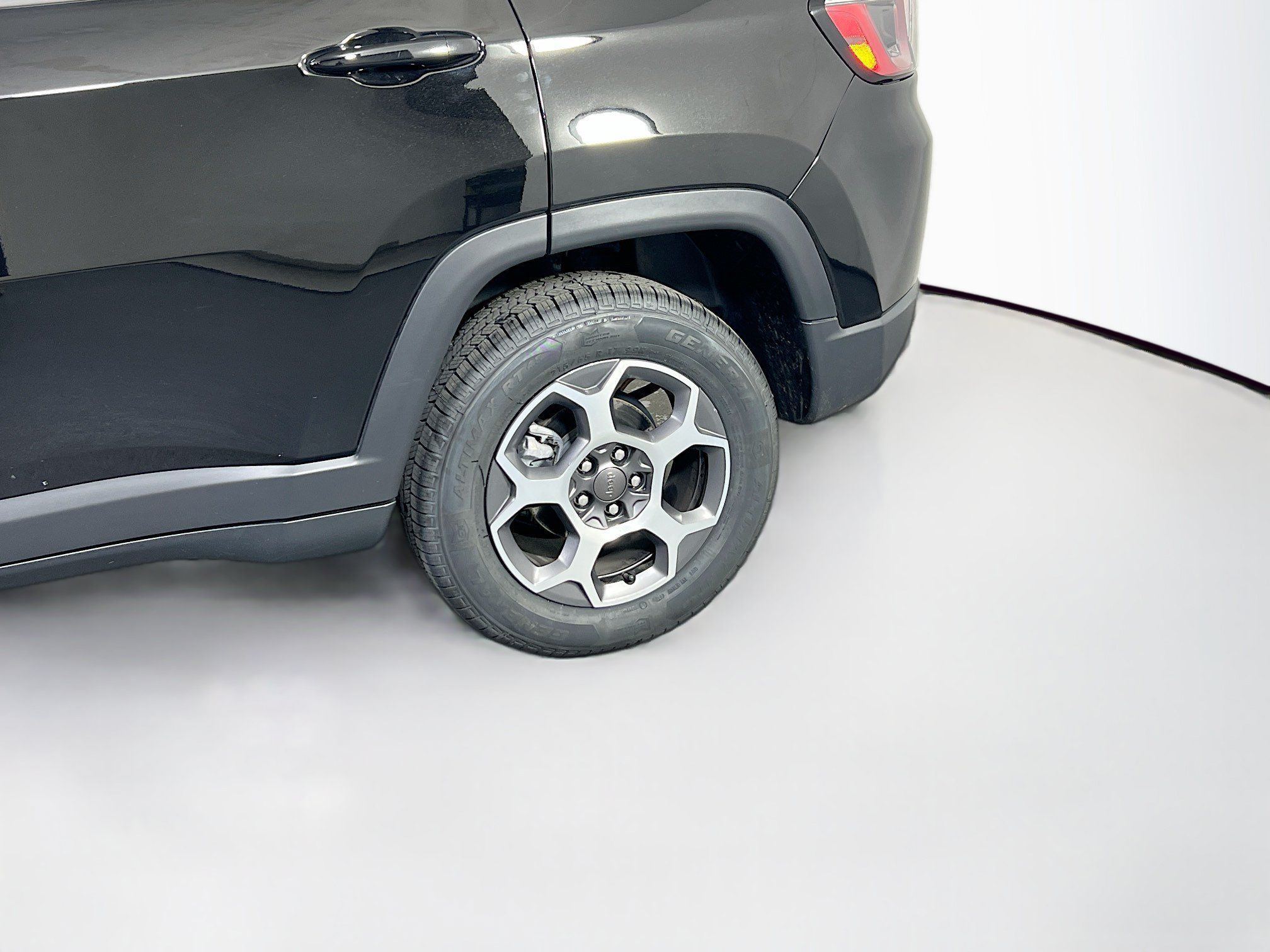 Used 2022 Jeep Compass Trailhawk w/ Sun and Sound Group AWD/4WD image 29