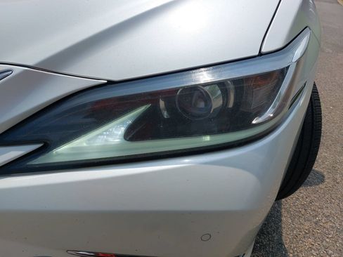 Used 2019 Lexus ES 300h w/ Premium Package FWD image 34
