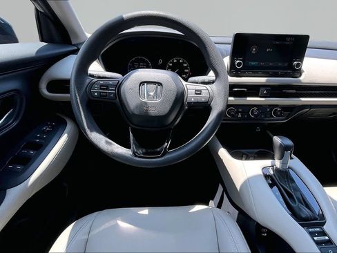 Used 2025 Honda HR-V LX image 9