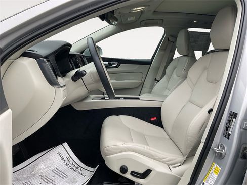 Certified 2023 Volvo XC60 B5 Plus image 9