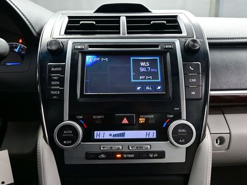 Used 2014 Toyota Camry XLE image 18
