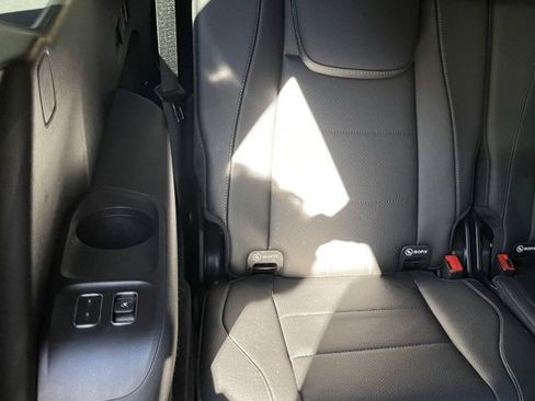 Used 2022 Mercedes-Benz GLS 450 4MATIC image 22