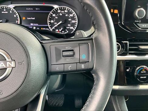 Certified 2022 Nissan Pathfinder SV FWD image 24