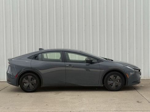 Used 2024 Toyota Prius LE image 3