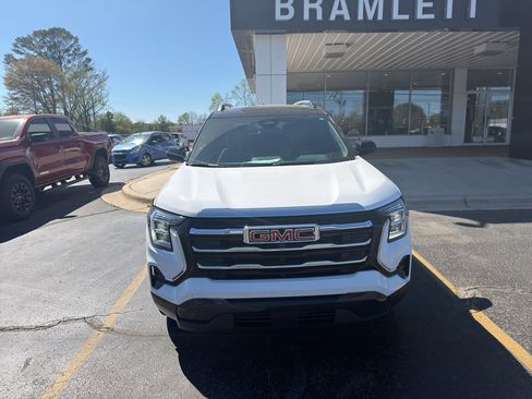 Used 2025 GMC Terrain Elevation w/ Elevation Premium Package image 2