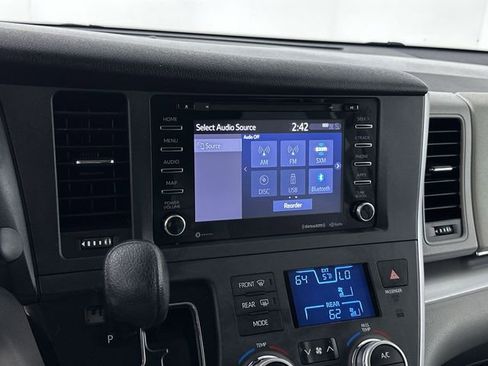 Used 2020 Toyota Sienna LE image 13